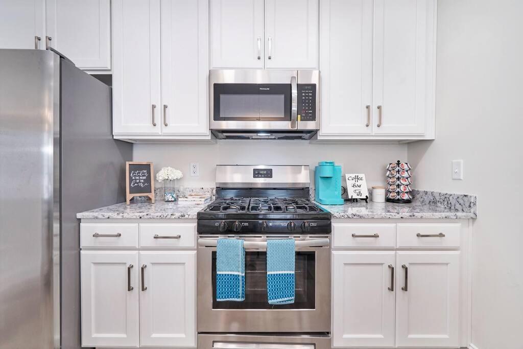 Luxurious Alberta Beach House W/ Historical Detail ハンプトン エクステリア 写真