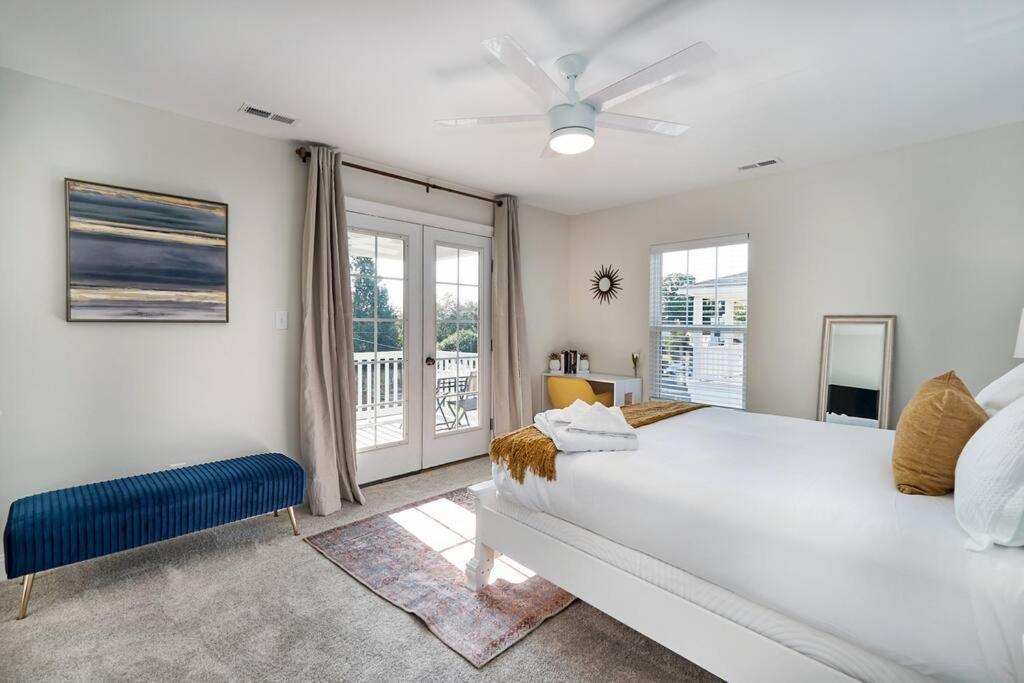 Luxurious Alberta Beach House W/ Historical Detail ハンプトン エクステリア 写真