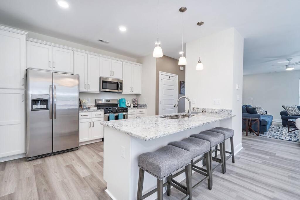 Luxurious Alberta Beach House W/ Historical Detail ハンプトン エクステリア 写真