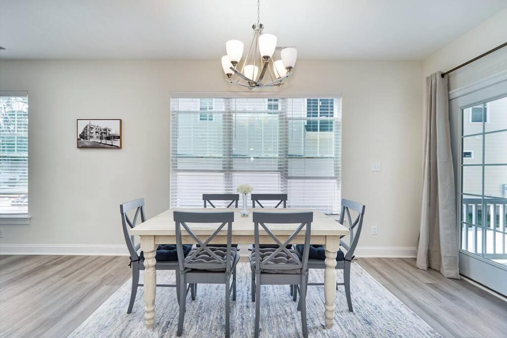 Luxurious Alberta Beach House W/ Historical Detail ハンプトン エクステリア 写真
