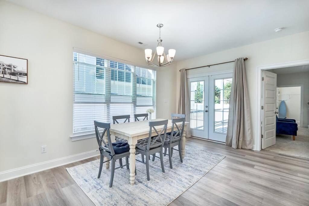 Luxurious Alberta Beach House W/ Historical Detail ハンプトン エクステリア 写真