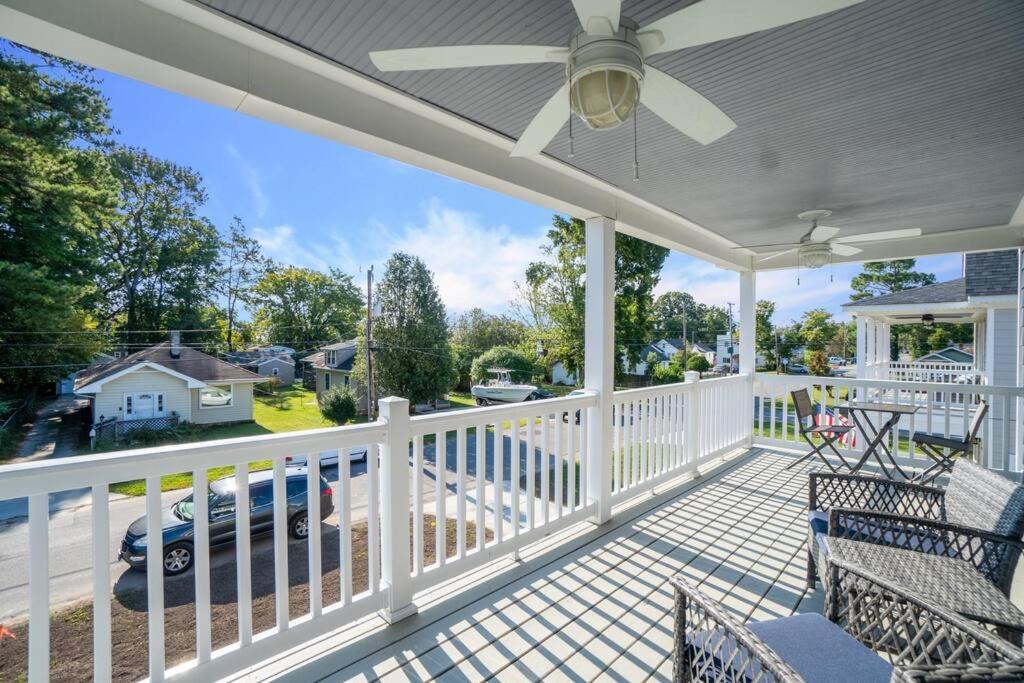Luxurious Alberta Beach House W/ Historical Detail ハンプトン エクステリア 写真